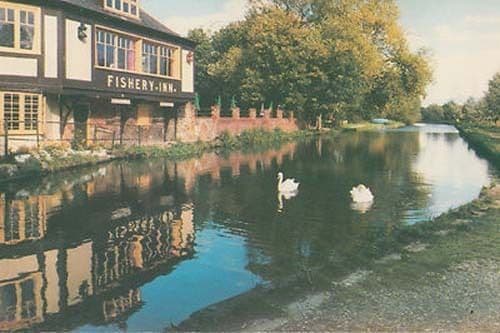 The Fishery Inn Boxmoor Dacorum Hertfordshire Pub Village Lake Postcard