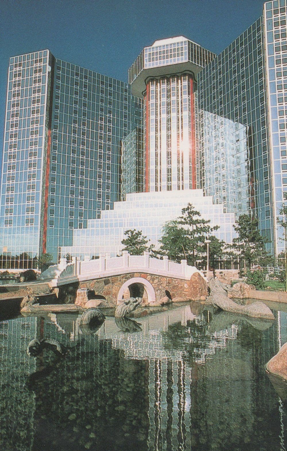 The Great Wall Sheraton Hotel Beijing Chinese Garden Postcard