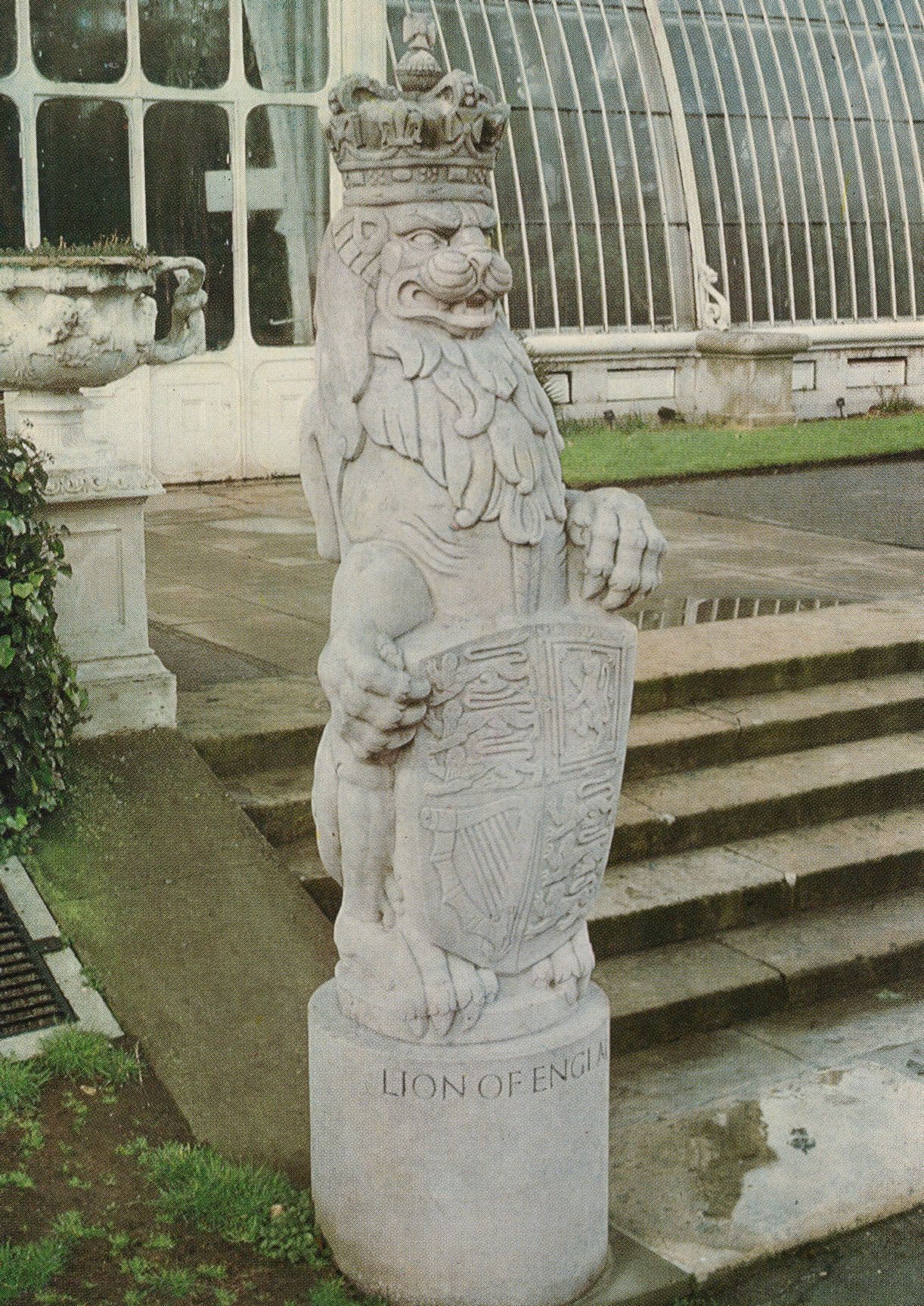 The Lion Of England from James I King Royal Botanic Gardens Statue Postcard