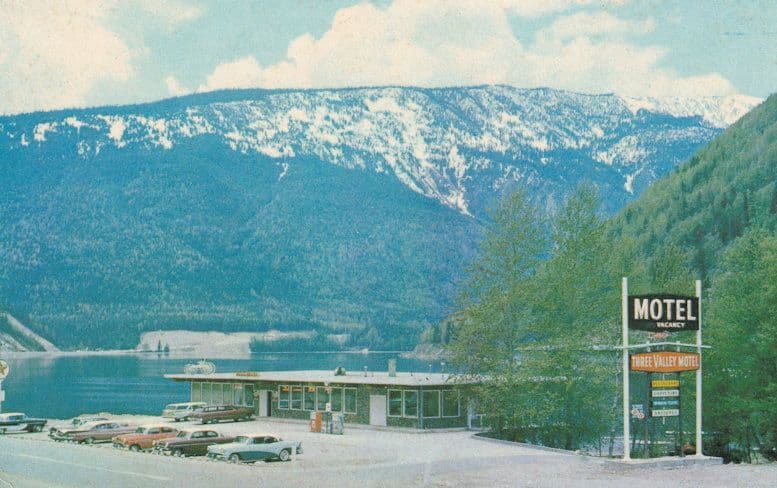 Three Valley Motel Revelstoke Monashee Dining Room USA Postcard