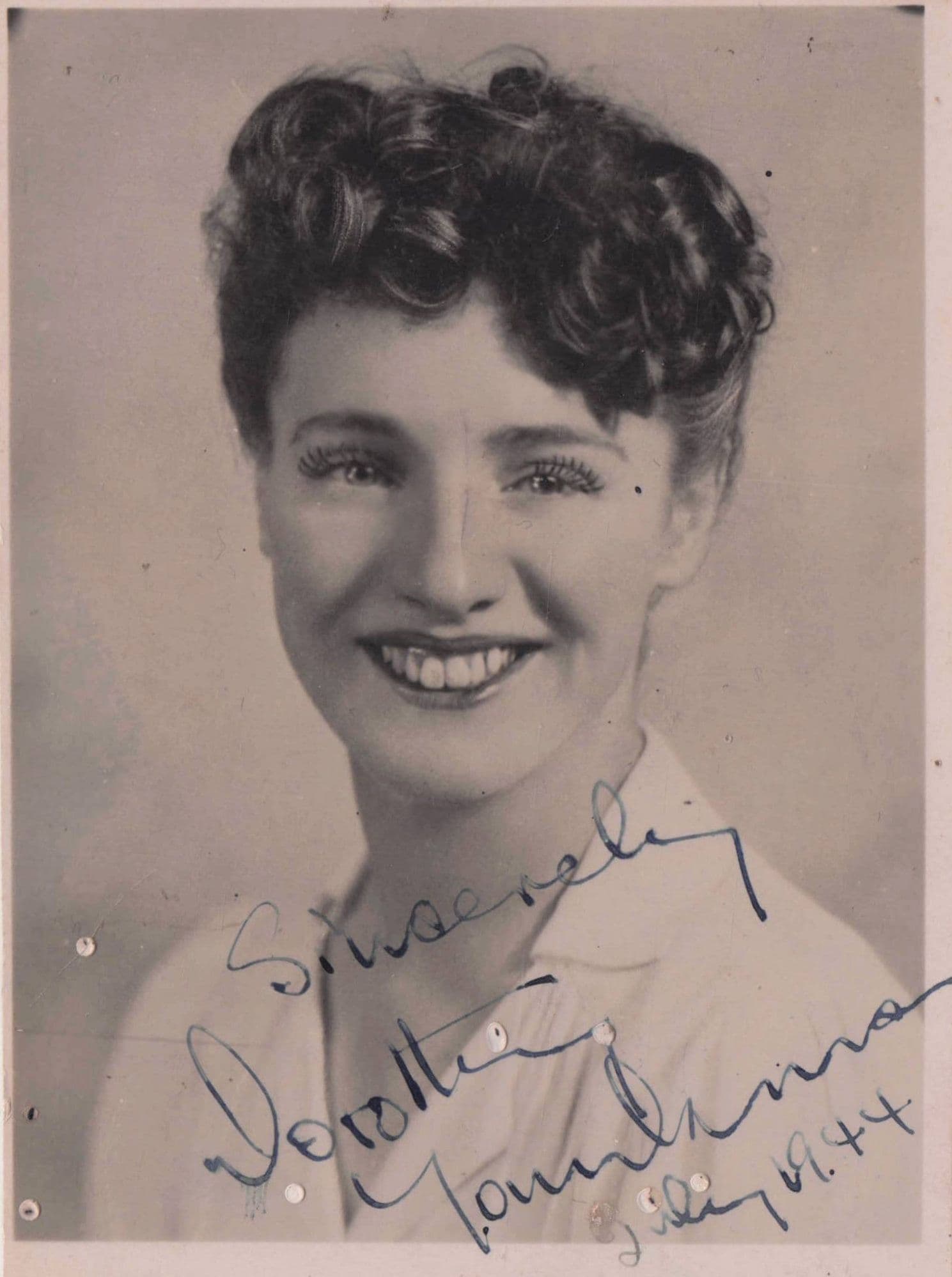 Unidentified WW2 Actress Dorothy Old Hand Signed Photo