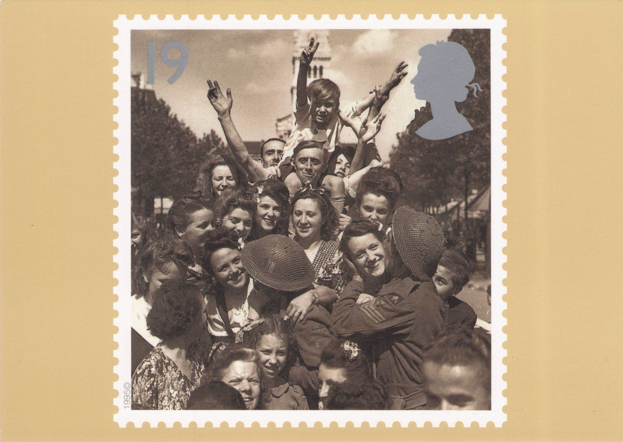 VE Day WW2 Victory Celebrations Royal Mail Ltd Edn Stamp Postcard