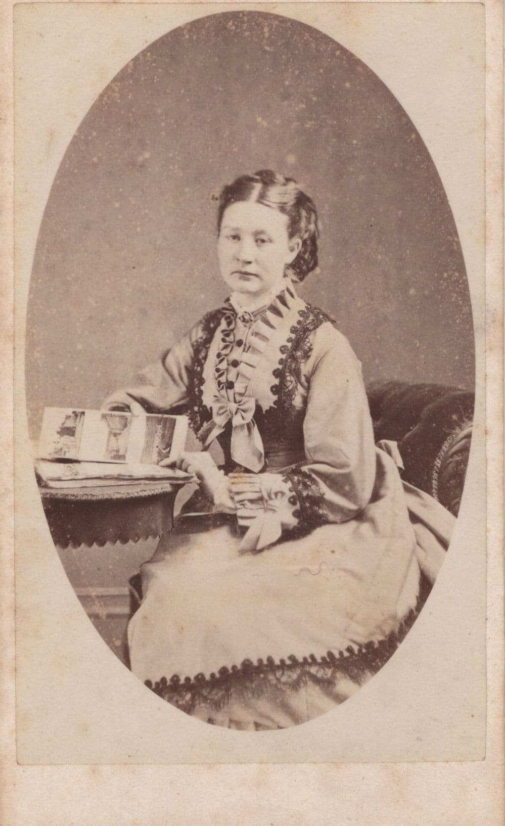Victorian Cabinet Card Of Displeased Lady & Her Photo Album