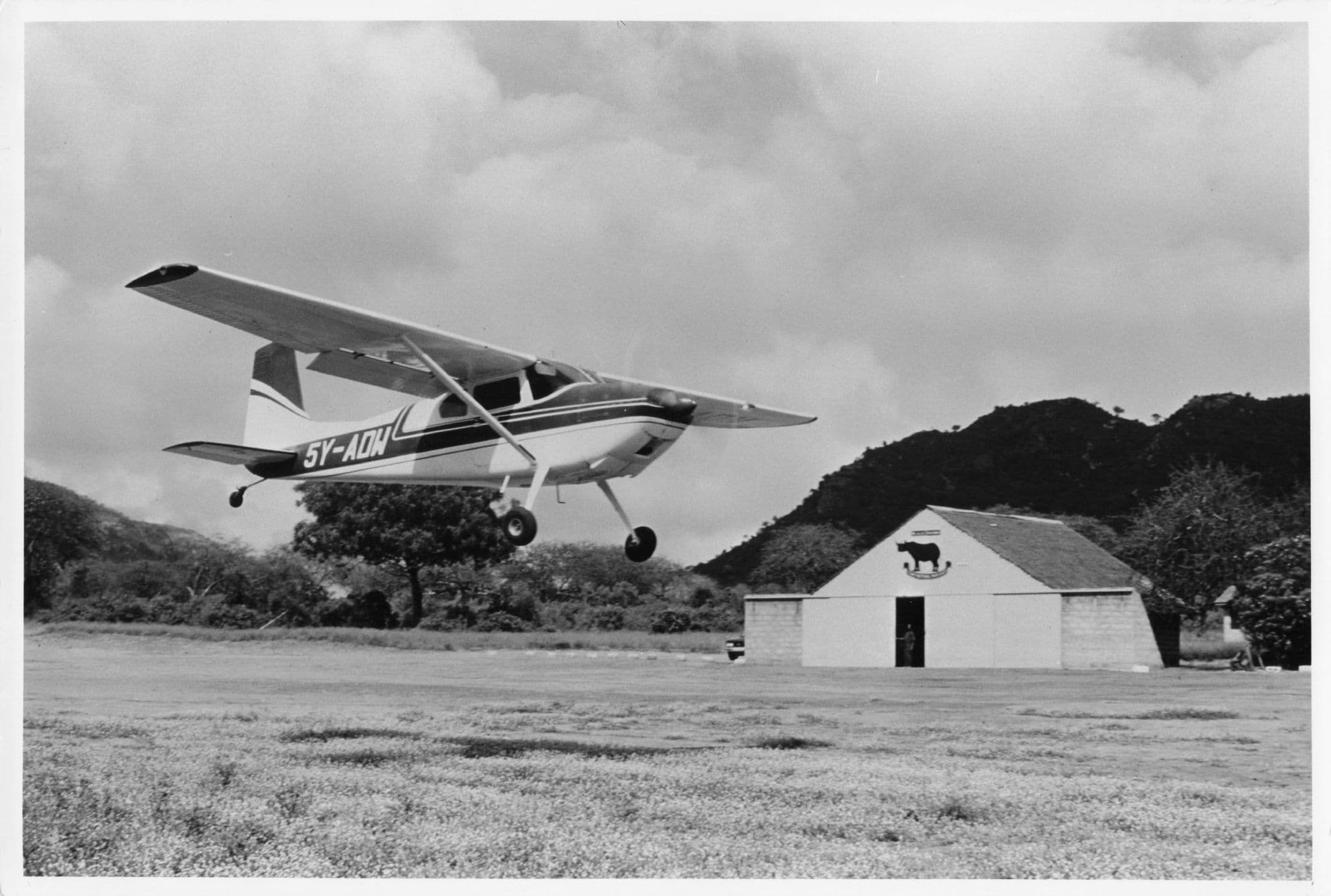 Warden Cessna Light Kenya Aircraft Take Off Tasvo Africa 8x6 Press Photo