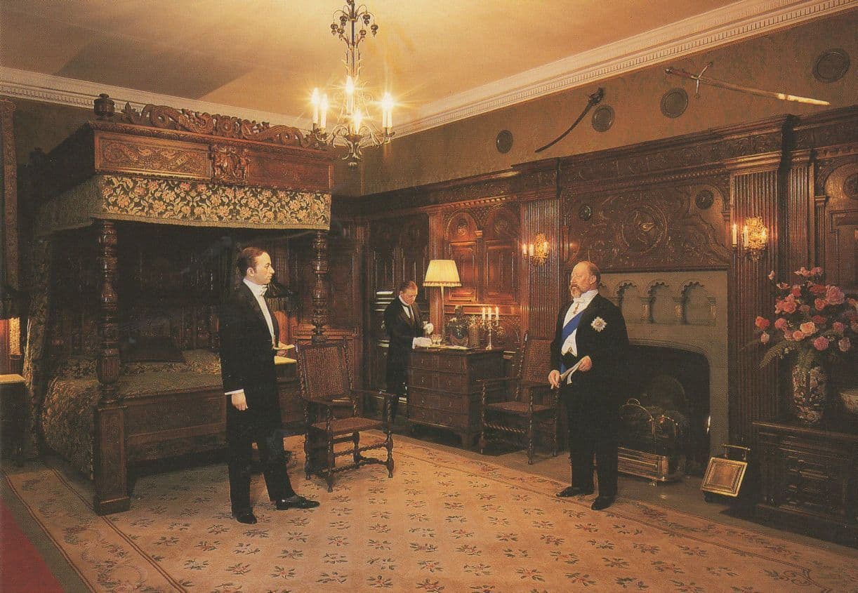 Warwick Castle Kenilworth Bedroom Madame Tussauds Postcard