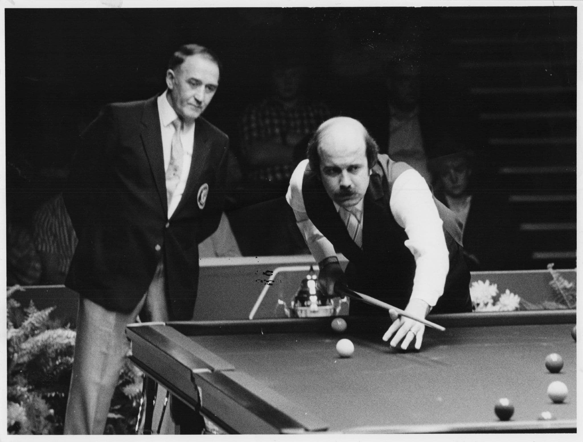 Willie Thorne Needs Snooker Referee Help 9x7 Preston Press Photo