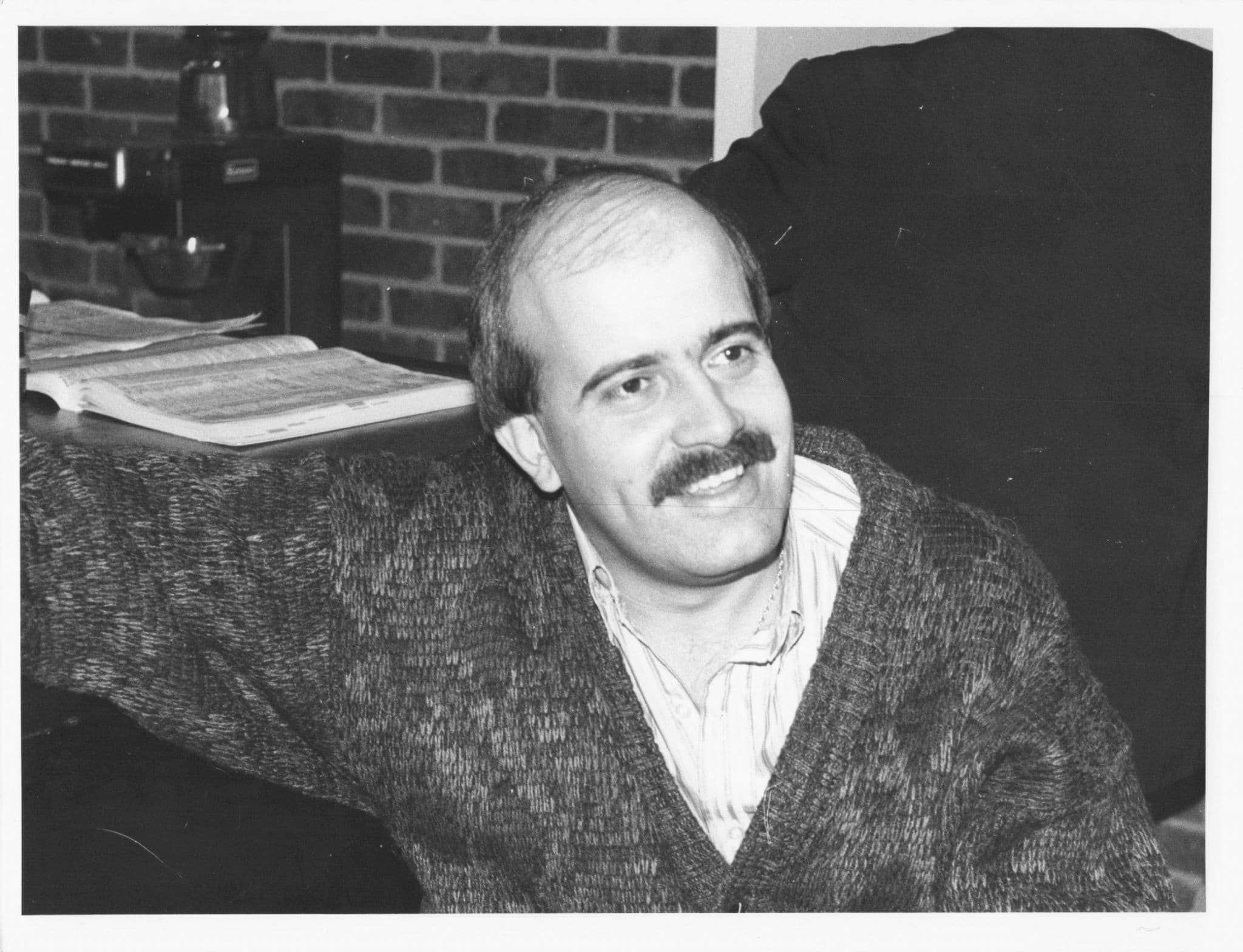Willie Thorne Snooker Player By Giant Old Telephone Book PB Press Photo