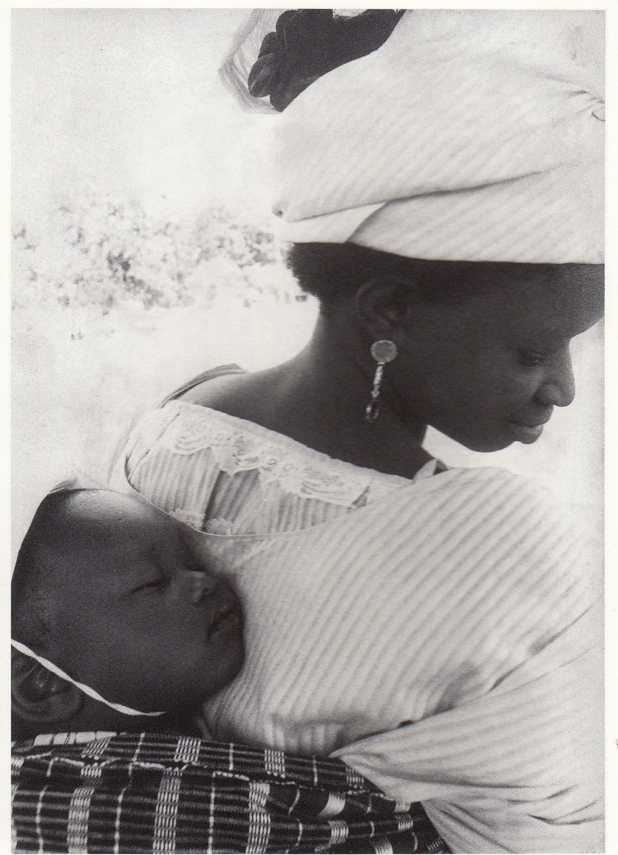 z109 Senegal Mother Carrying Child Armand Deriaz Photo Postcard