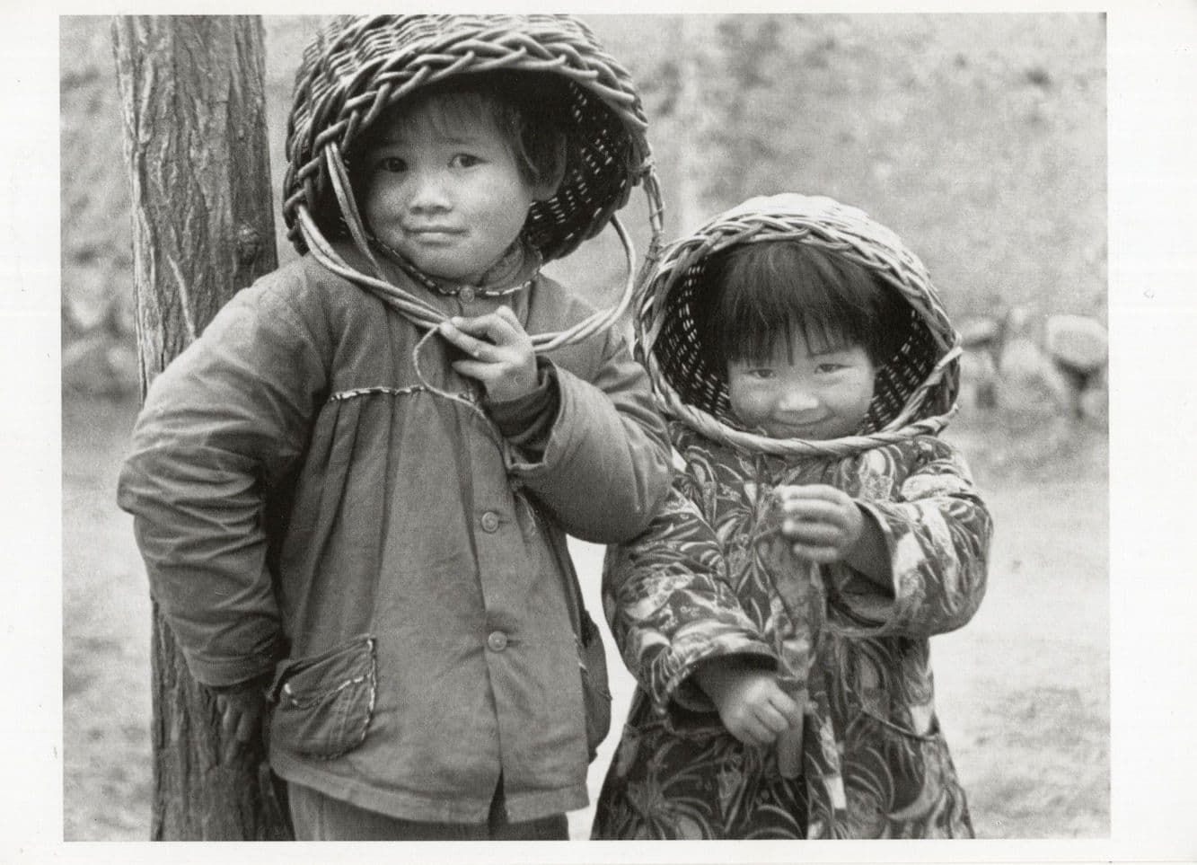 z122 Chinese Children Basket Fashion Wang Gang Feng Photo Postcard
